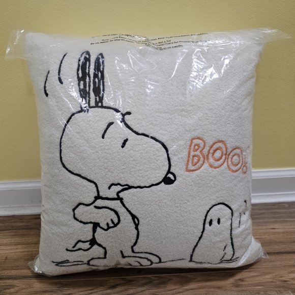 Snoopy Sherpa pillow, embroidered design, removable cover - Picture 1 of 6